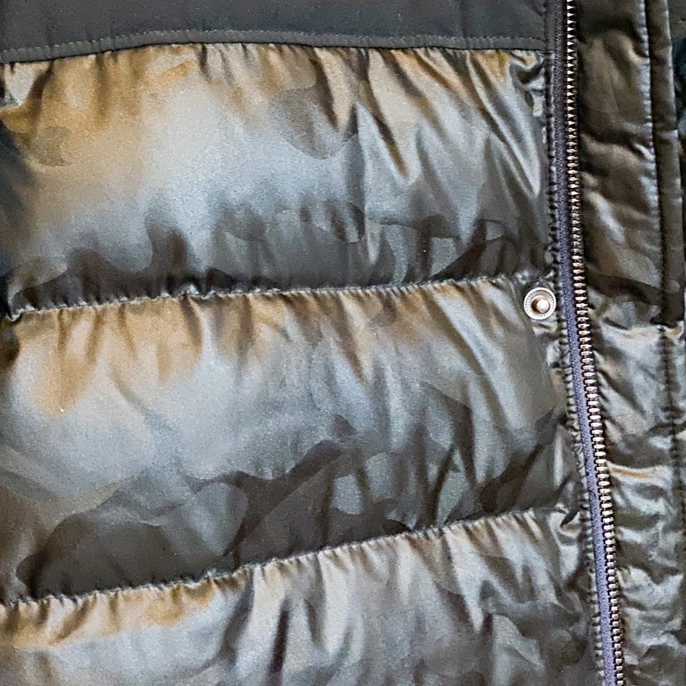 new Alo Yoga black camo puffer jacket - Picture 3 of 5